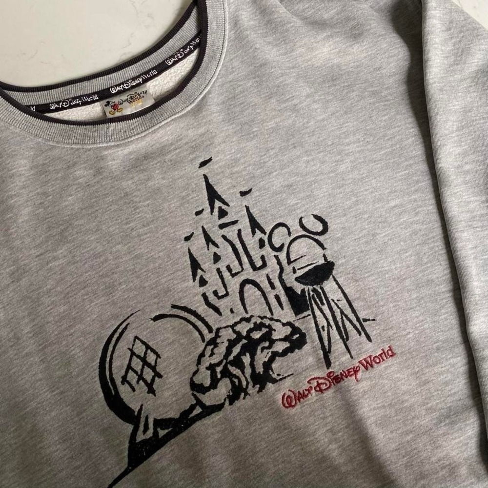 Vintage Disney World Gray  Sweatshirt XXL Castle Graphic Crewneck